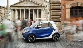 Mercedes ha proposto a Parigi le smart fortwo e forfour ></div> motori360.it