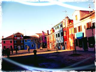 Burano, fra gatti e colori