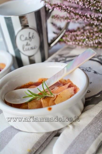 Tartellette al rosmarino,confettura di fragole tardive e mela