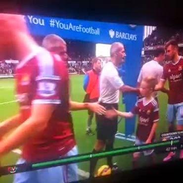 (VIDEO)West Ham mascot taunts Joe Hart