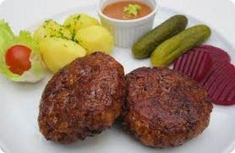 Polpette danesi (Frikadeller) con patate prezzemolate