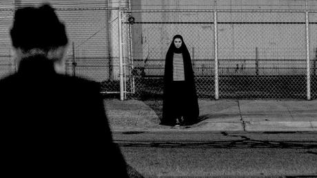 A Girl Walks Home Alone At Night - La Recensione