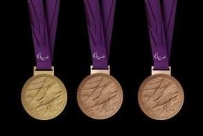 Le tre medaglie olimpioniche. Crediti: Olimpiadi Italiane di Astronomia/Stefano Sandrelli e Giuseppe Cutispoto