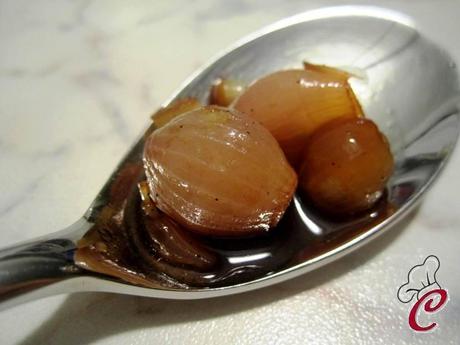 Cipollotti in agrodolce di balsamico e vaniglia: il tempo, le promesse e le pianificazioni