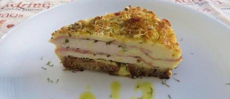 torta di pane, pollo e crema di salsa mornay