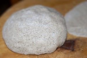 Pane azzimo con farina di farro e grano saraceno