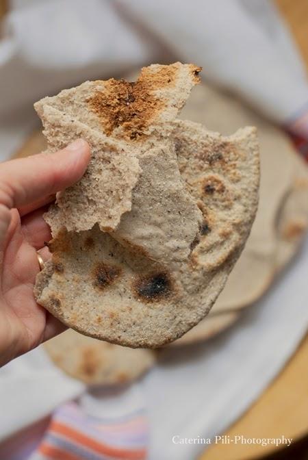 Pane azzimo con farina di farro e grano saraceno