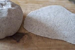 Pane azzimo con farina di farro e grano saraceno