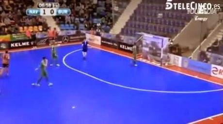 (VIDEO)Futsal, pallonetto al portiere con un dolce colpo di tacco