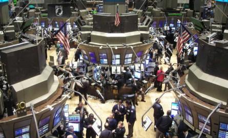 Wall Street vola, Dow Jones di nuovo sopra i 17.000 punti