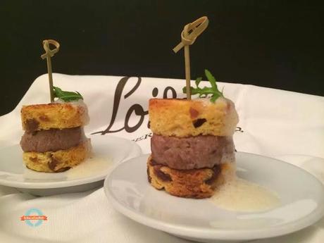 Mini burger di salsiccia e Panettone ai fichi di Calabria Loison con spuma allo zenzero