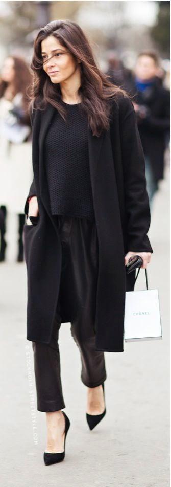 MODA / THE SIMPLE BLACK COAT