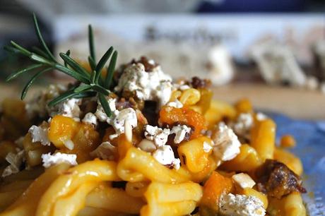 Pasta risottata con zucca, salsiccia e torrone alla nocciola per chi ama osare!