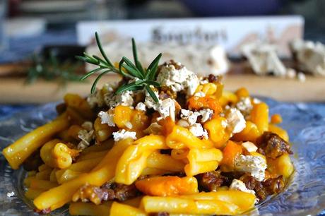 Pasta risottata con zucca, salsiccia e torrone alla nocciola per chi ama osare!