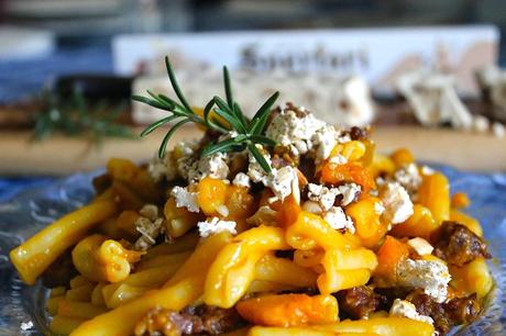 Pasta risottata con zucca, salsiccia e torrone alla nocciola per chi ama osare!