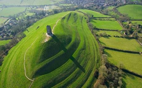 Glastonbury, città esoterica del Regno Unito