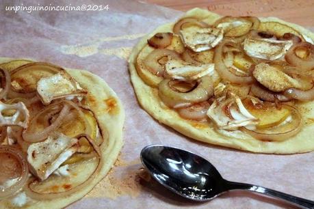 Flammkuchen con mele, chèvre e cipolle