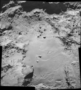 Superficie della cometa ripresa dalla NAVCAM a bordo di Rosetta il 26 ottobre 2014 ad una distanza di 7,8 chilometri. Crediti: ESA/Rosetta/NAVCAM