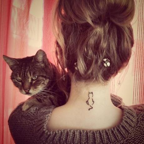 Lo voglio anche io.. un tatuaggino ino ino… e così lo vorrei, non ve lo nascondo... un pensiero micioso, si ma dove? sul collo? sul polso?sulla caviglia?