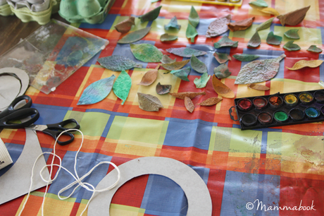 Una ghirlanda e un nido-gioco con il cartone delle uova - A wreath and a nest-game with egg boxes