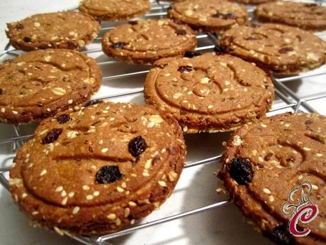 Cookies integrali con uvetta e avena: il perfetto equilibrio su un'indomabile bilancia