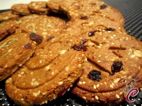 Cookies integrali con uvetta e avena: il perfetto equilibrio su un'indomabile bilancia