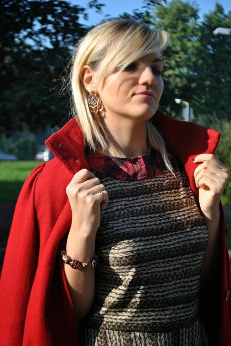 outfit abito con gonna a ruota con stampa maglione di lana stampa lana abito gonna a ruota abiti invernali cappotto rosso outfit cappotto rosso come abbinare il cappotto rosso midi skirt how to wear red coat how to wear midi skirt winter dresses orecchini chandelier majique chandelier earrings majique decollete beige cappotto rosso sisley abito stampato fashion blogger italiane fashion blogger milano fashion blogger bionde ragazze bionde smalto color sangria scarpe benetton borsa louis vuitton mariafelicia magno fashion blogger mariafelicia magno colorblock by felym outfit ottobre 2014 outfit autunnali outfit invernali 