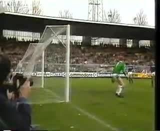 (VIDEO) #LegendaryGoals Epic Goal - Marco Van Basten