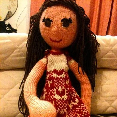 Knitted Dolls: Le bambole di maglia lavorazione e abbigliamento