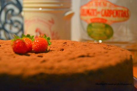 { My Caprese Chocolate Cake with latest Strawberries }- shabby&countrylife.blogspot.it