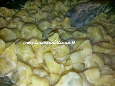 Pasta al sugo di Alfredo (American Olive Garden Alfredo sauce)