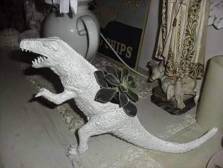 Shabby chic, il Dinosauro ripensato.....