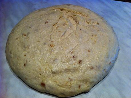 CORONA DI PANE INTRECCIATA CON CIPOLLE FRITTE