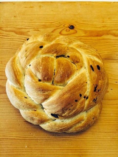 CORONA DI PANE INTRECCIATA CON CIPOLLE FRITTE