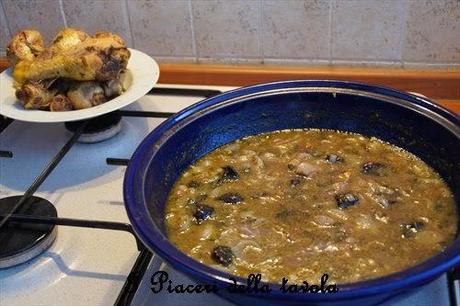 Tajine marocchina di pollo e prugne