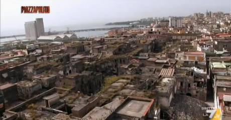 Torre Annunziata, palazzi che crollano