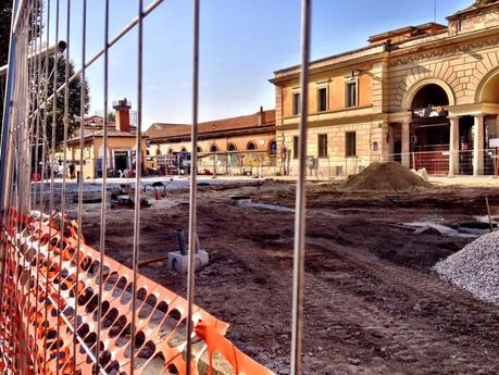 La nuova grande piazza pedonale di fronte al Mattatoio sarà preda della sosta selvaggia? Per forza, senza arredo urbano...