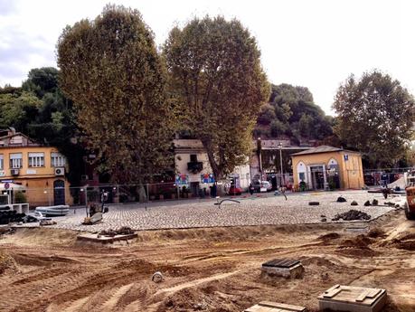 La nuova grande piazza pedonale di fronte al Mattatoio sarà preda della sosta selvaggia? Per forza, senza arredo urbano...