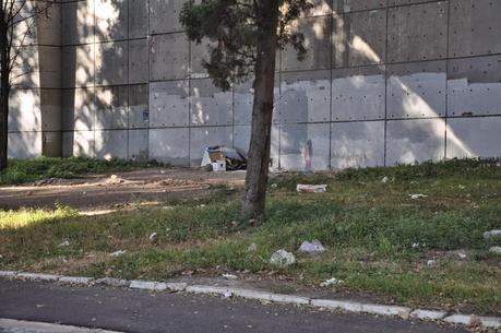 Tante foto per certificare la débacle del Villaggio Olimpico. Dovunque sarebbe stato un quartiere modello, a Roma è una fetecchia clamorosa da vergognarsi