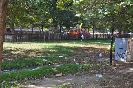 Tante foto per certificare la débacle del Villaggio Olimpico. Dovunque sarebbe stato un quartiere modello, a Roma è una fetecchia clamorosa da vergognarsi