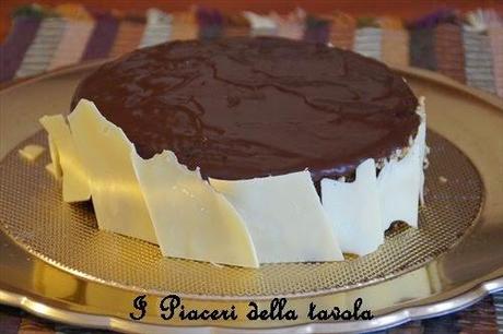 Torta ripiena al cioccolato bianco e fragole