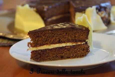 Torta ripiena al cioccolato bianco e fragole