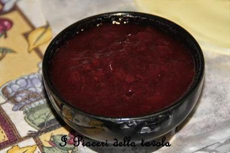 Torta ripiena al cioccolato bianco e fragole