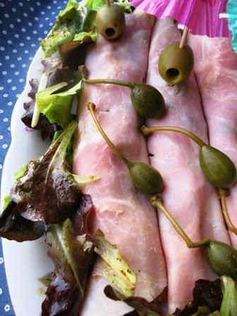 Cannelloni di prosciutto con insalata russa all'aceto balsamico