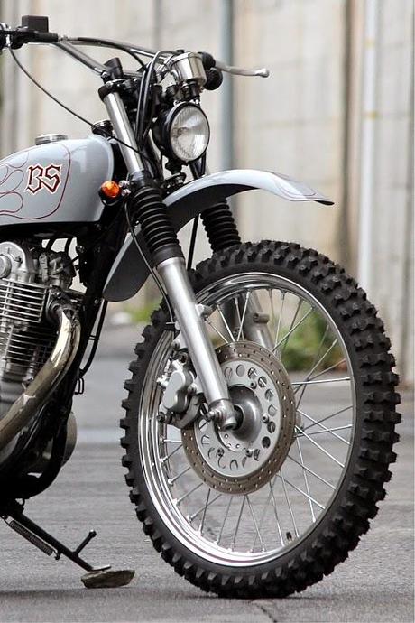 Yamaha SR 400 by BratStyle