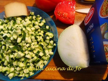 Risoni con verde di zucchina e formaggio affumicato