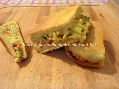 Focaccia ripiena con cavolfiori, carote e patate