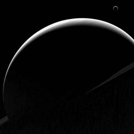 Ritratto mozzafiato per Saturno e Titano, nell’obiettivo di Cassini. Credit: NASA / JPL-Caltech / Space Science Institute.