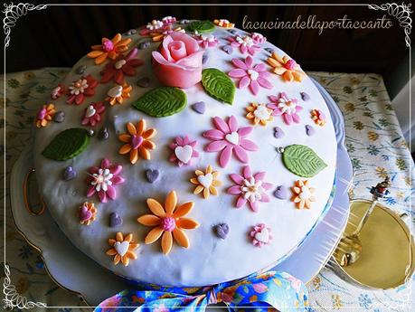 Torta fiorita in pasta di zucchero /  Floral cake sugar paste