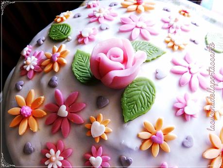 Torta fiorita in pasta di zucchero /  Floral cake sugar paste